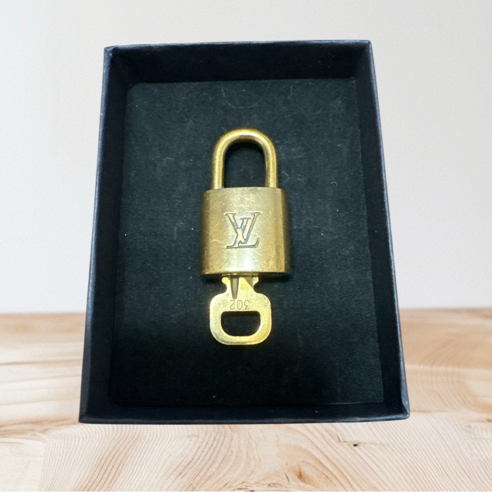 Louis Vuitton Luxurious Gold Padlock and Key 302
